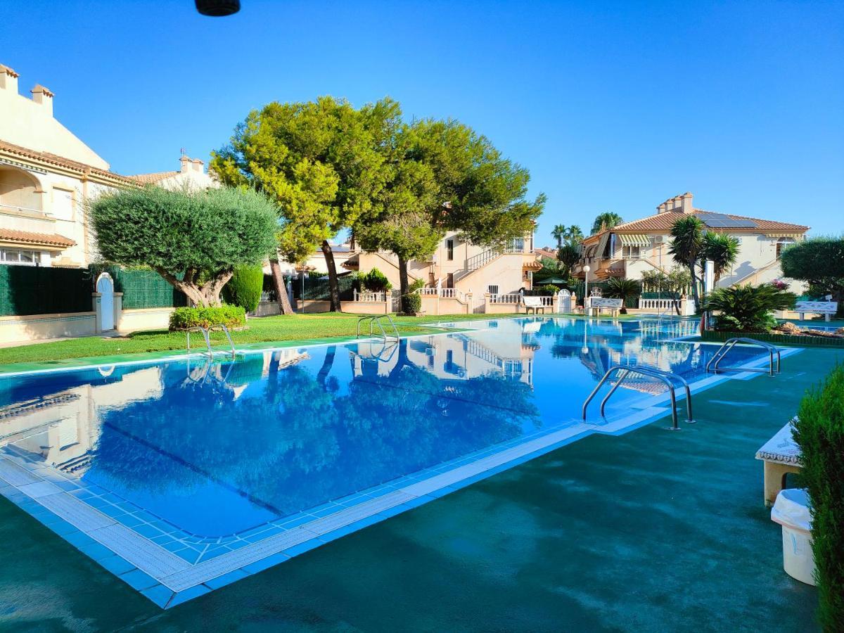 Casa De Buenos Dias Lägenhet Torrevieja Exteriör bild